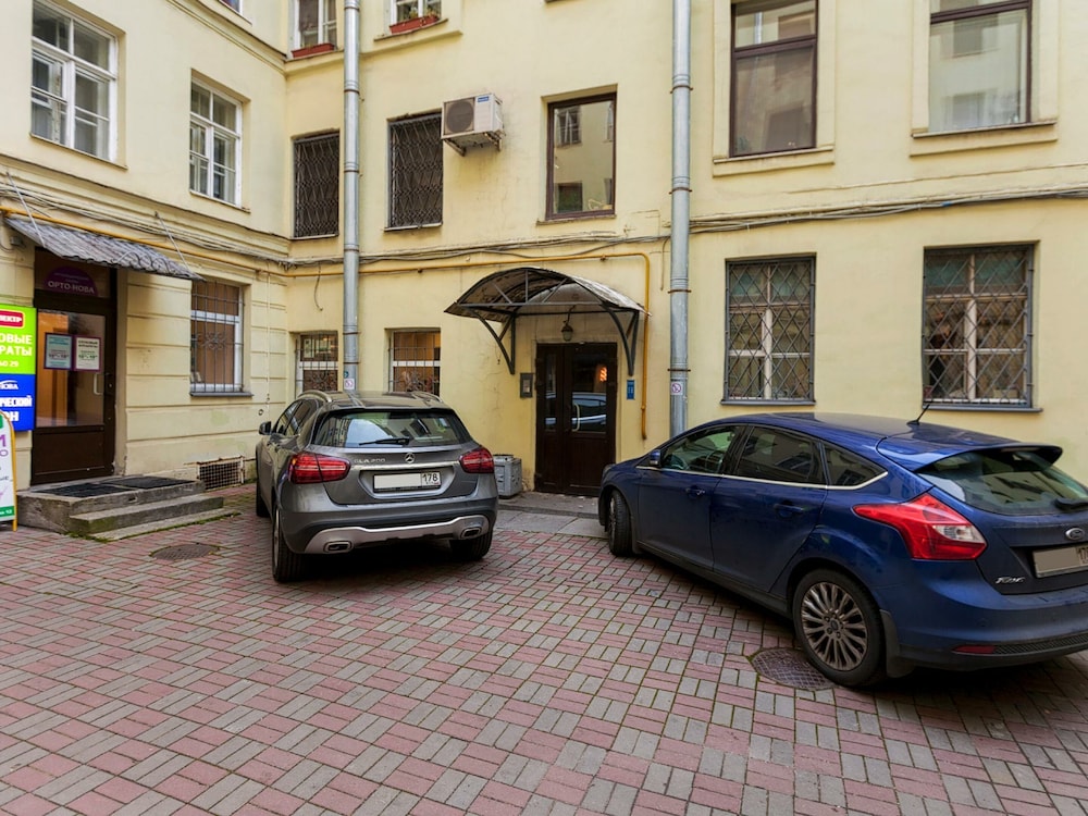 Apartments Comfort on Griboedova 12-15