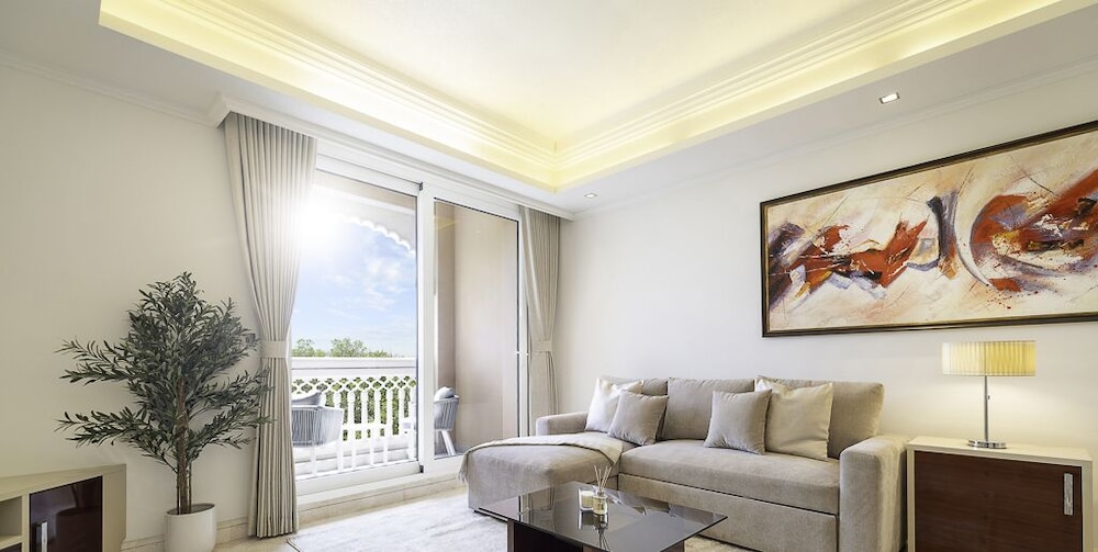 LUX The Grandeur Palm Garden View Suite
