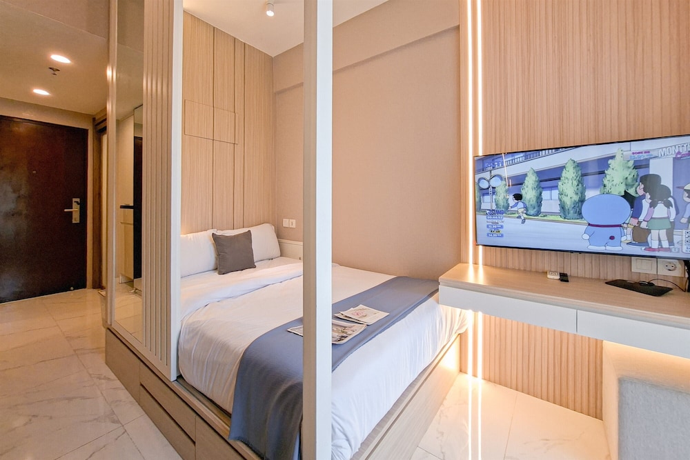 Elegant & Strategic Studio Room At Sky House Bsd Apartment
