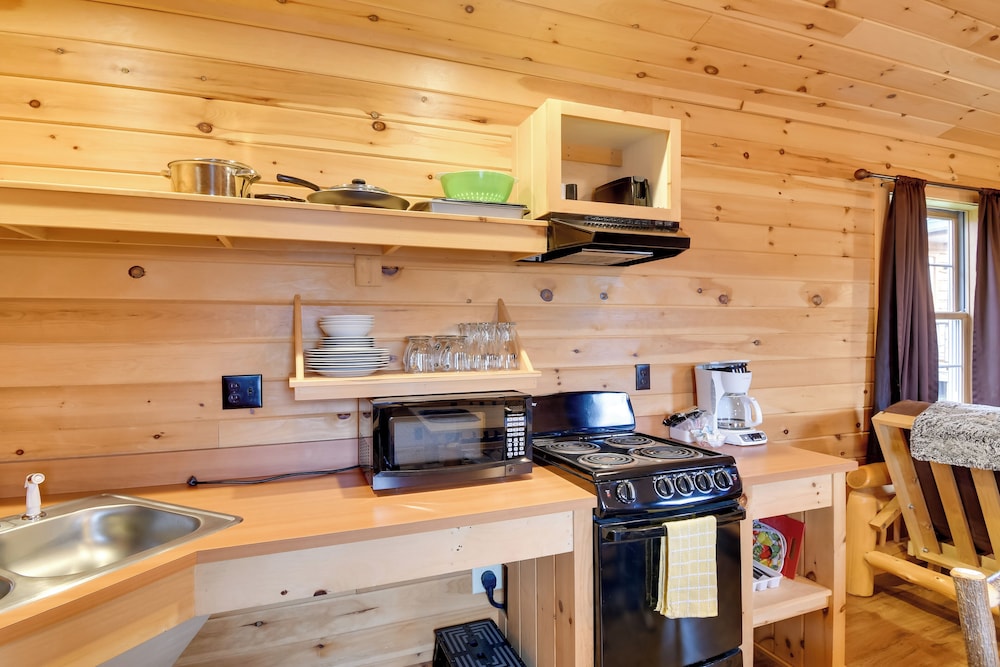 Bayfront Cabin w/ Docks & Access to Lake Ontario!