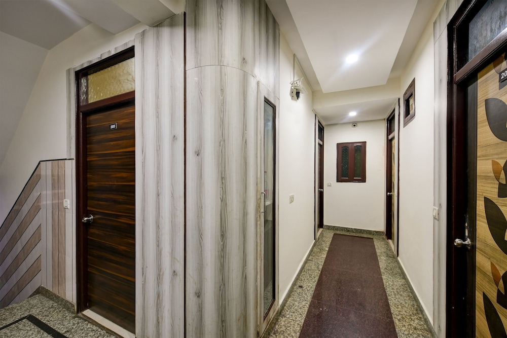 Hotel Lookout Stay Delhi IGI Airport