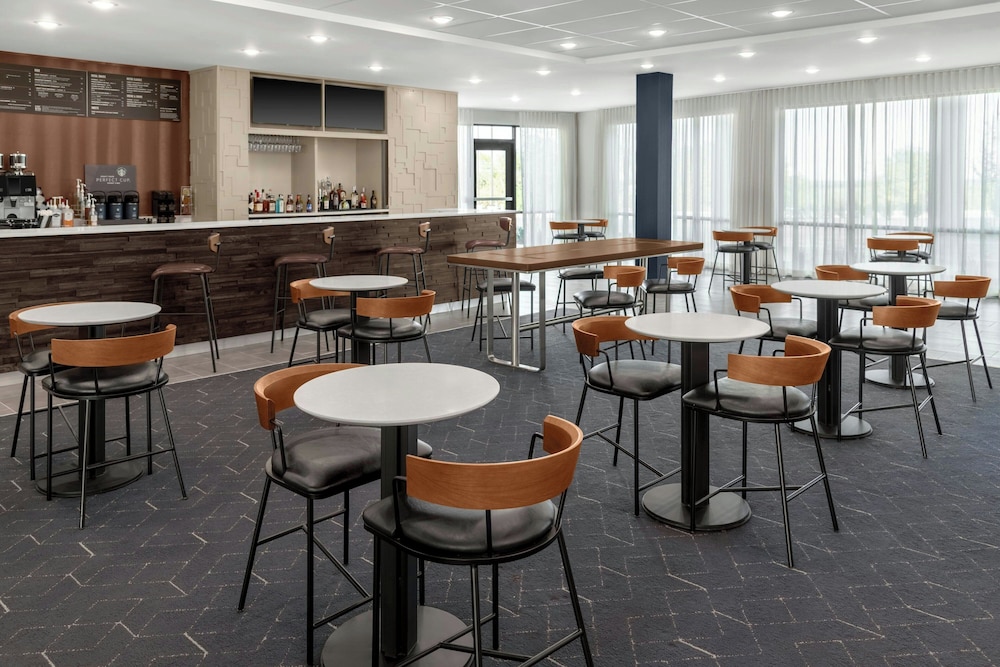 Courtyard By Marriott Sherman