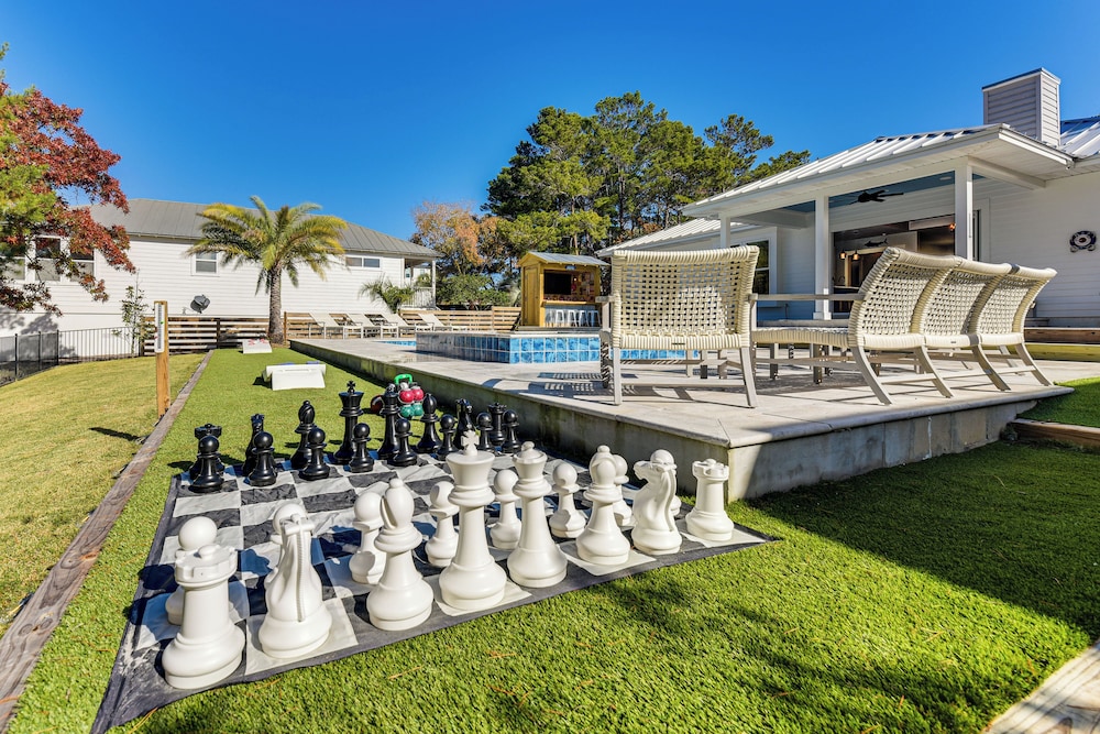 Tranquility & Nearby Beach Access: Private Oasis