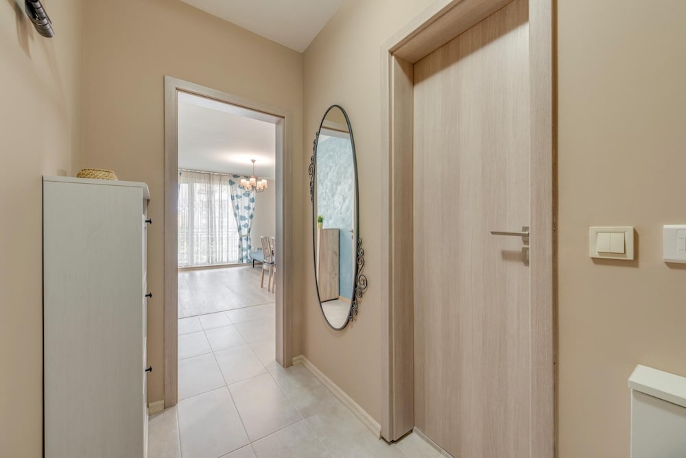 Bright and Newly Refurbished Apartment Near Center