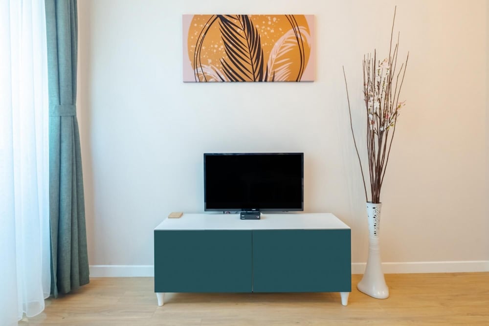 Spectacular Flat Near Bull Statue in Kadikoy