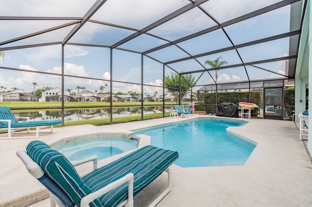 4BR Lake Berkley Home w/ Private Pool