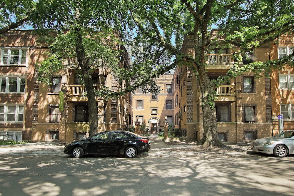 Bright 1BR - Woodlawn 1E
