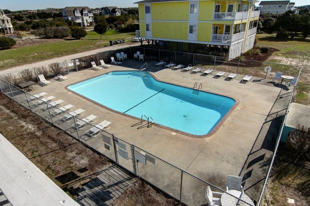 Feelin' Beachy-7a 2 Bedroom Home by RedAwning
