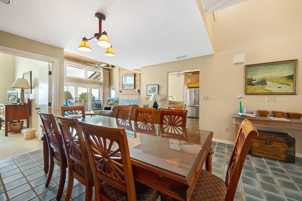 Pawleys Island Vacations - Relax And Unwind In This Terrific Oceanfront Villa With Spectacular Views 4 Bedroom Villa by RedAwning - Property Image 4