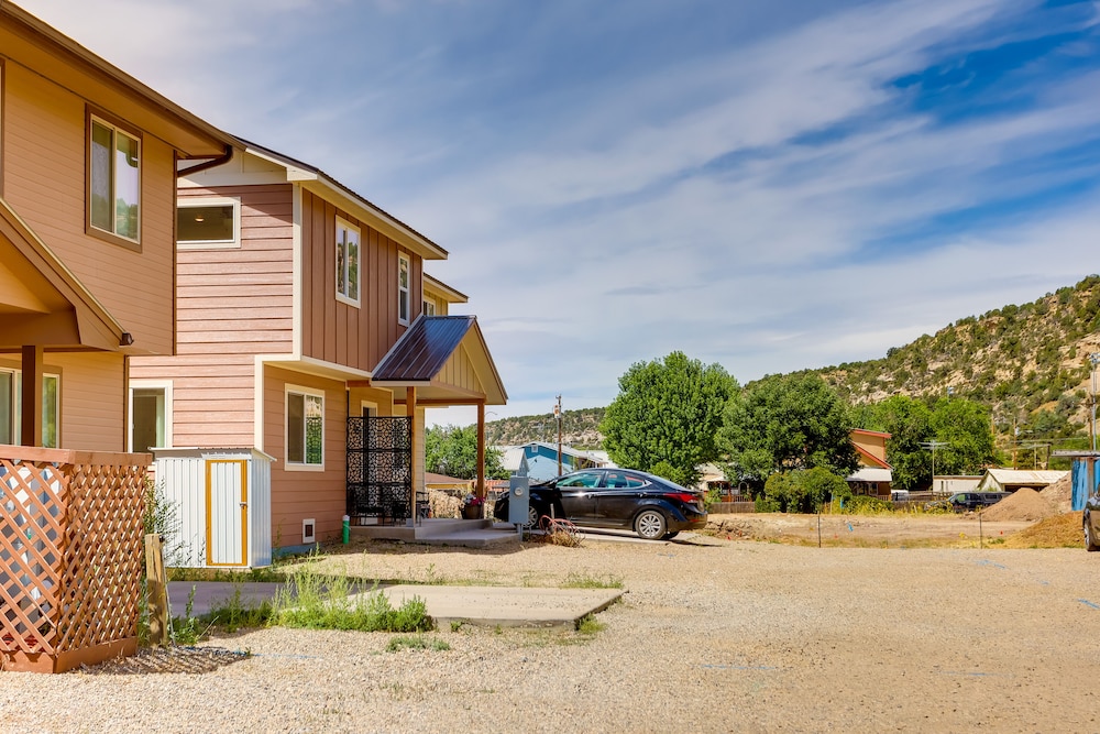 Dolores Townhome w/ Mountain Views: Near River!