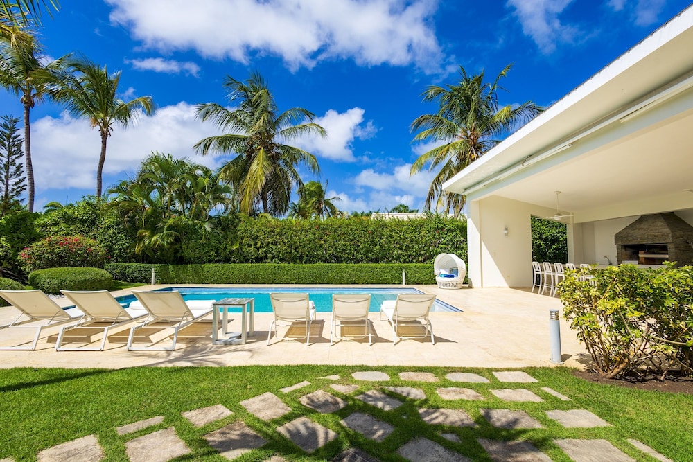 Villa Desiree 5BR Cocotal Luxury Villa Pool Maid