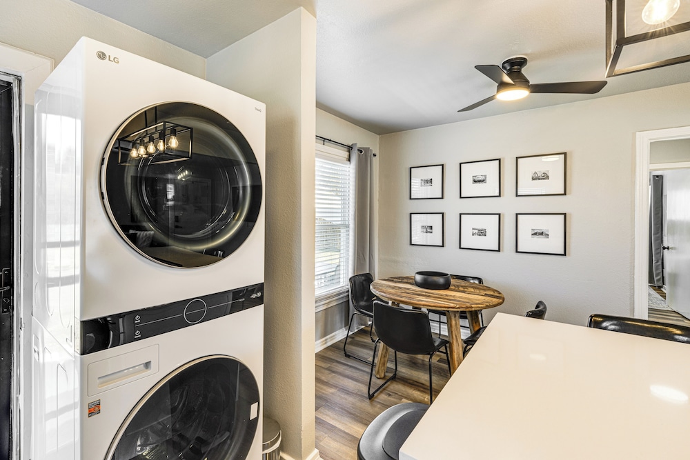Walk to At&t Stadium: Home w/ Patio & BBQ