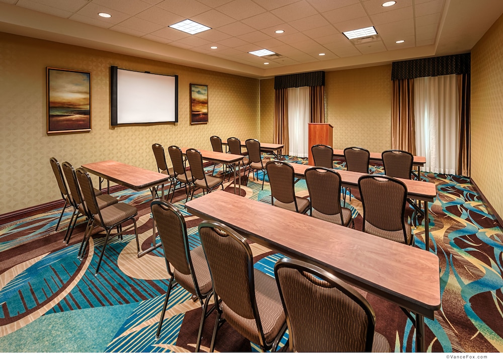 Red Bluff Vacations - Holiday Inn Express Hotel  Suites Red Bluff-South Redding, an IHG Hotel - Property Image 3