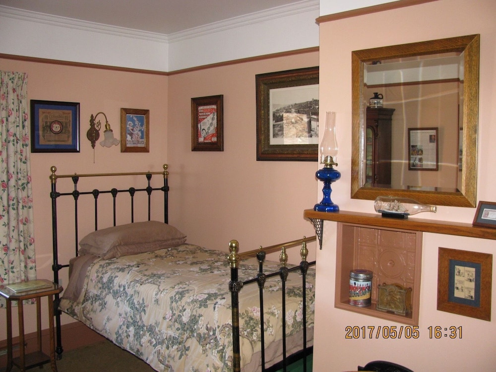 Gower Manor Historical Bed & Breakfast - Image 2