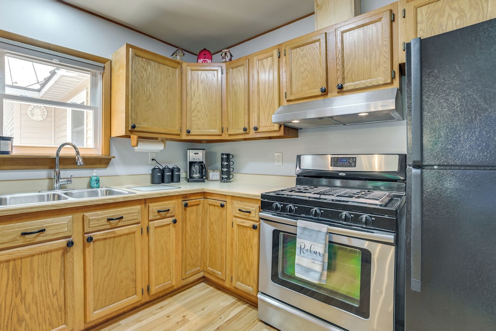 Dock Access + Nearby Beach: Higgins Lake Retreat!