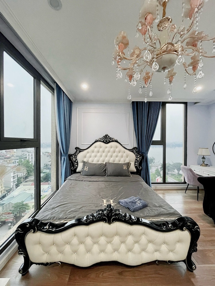 D El Dorado Westlake Luxury Apartments
