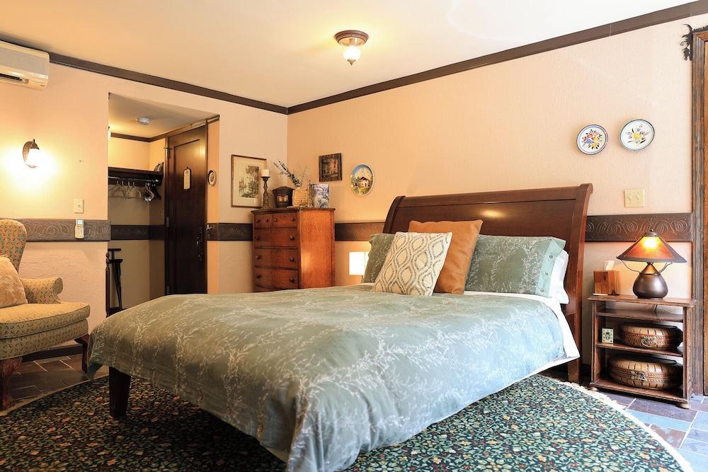 Stone Chalet B&B Inn and Event Center