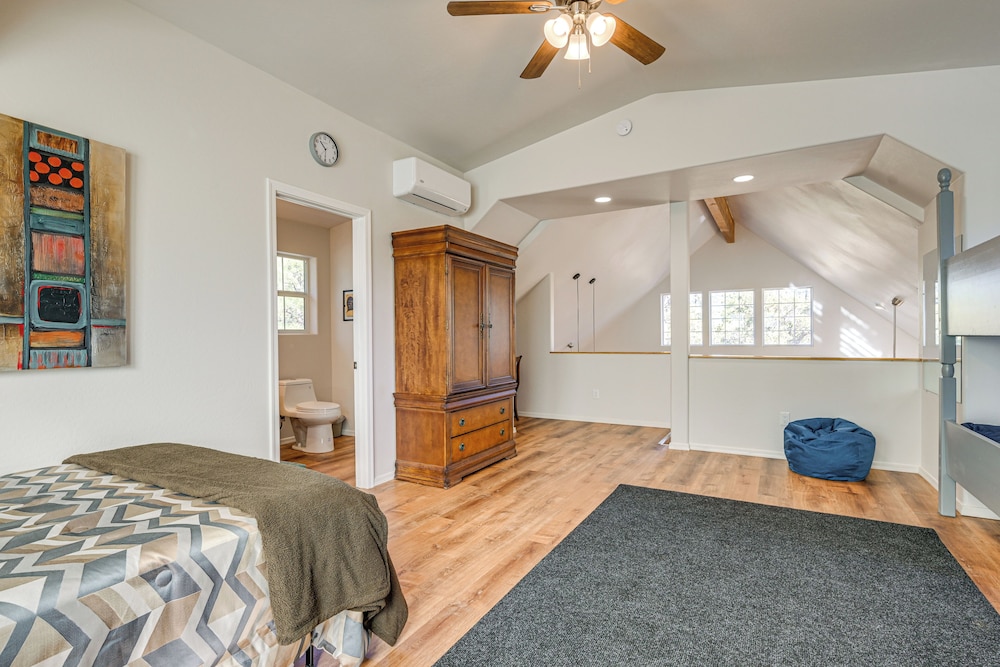 Pet-friendly Blue Ridge Cabin: Wraparound Deck!
