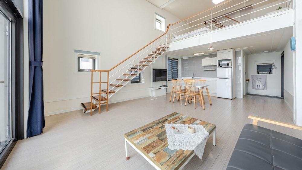 Yeosu Wellstay Pool Villa