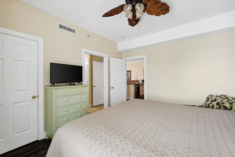 Twin Palms by Book That Condo