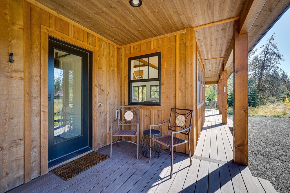 Cozy Cabin Nestled at the Base of Tamarack Resort! view 4