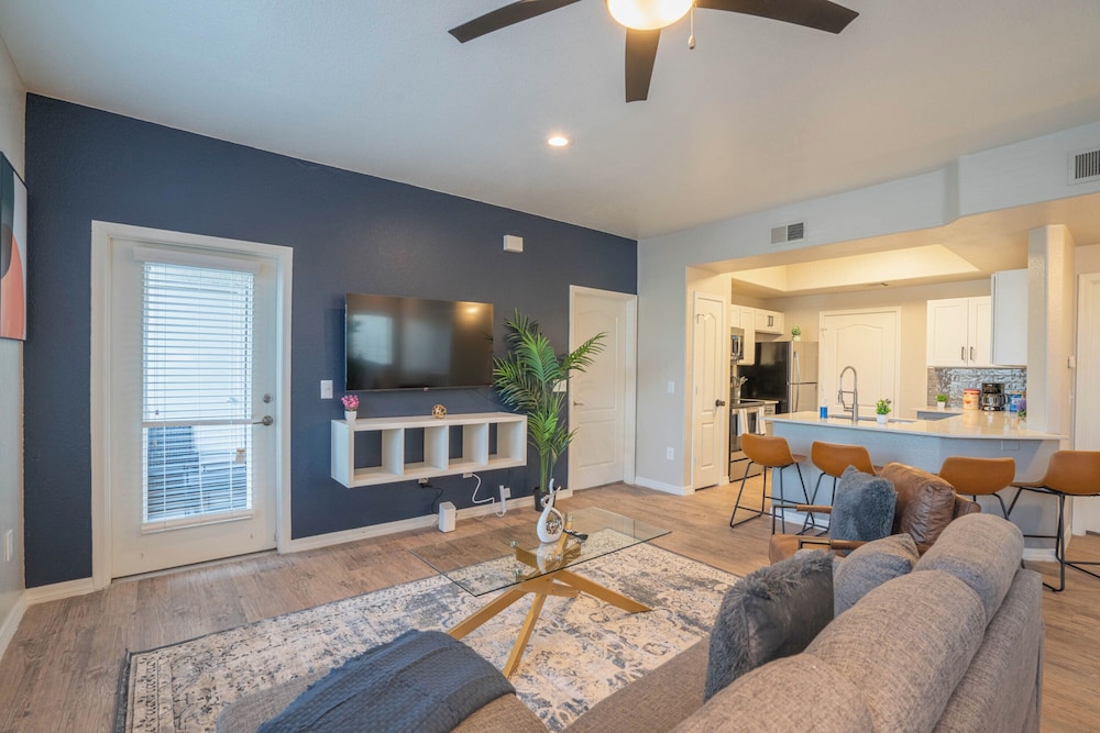 ROVE LIVING/KB - Lex on Central
