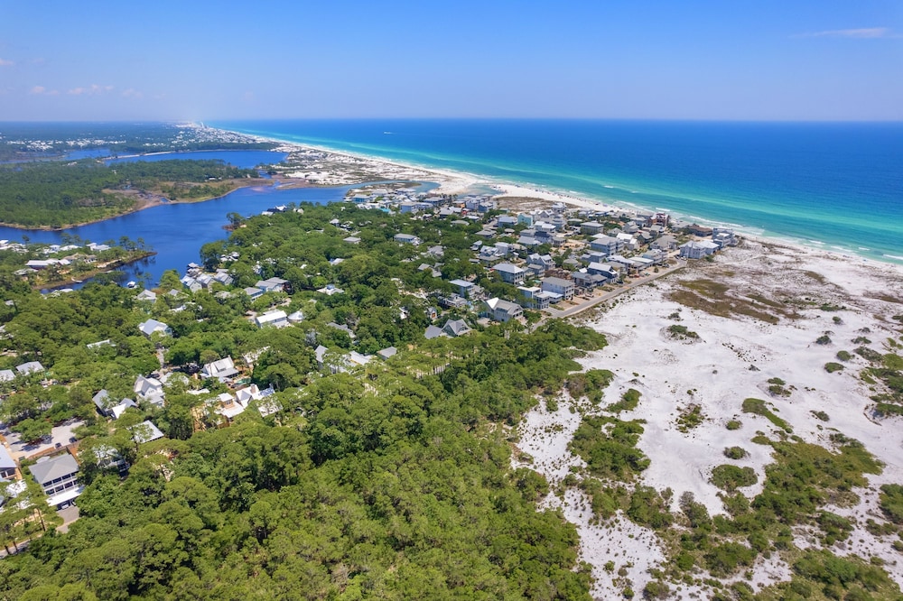 As You Like It by Avantstay Steps to Beach Bikes Sleeps 18
