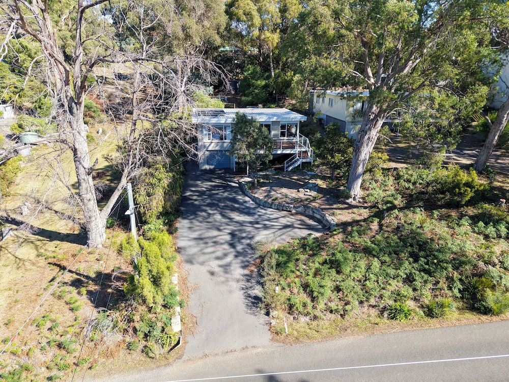 Coningham Beach House - 3 Bedrooms