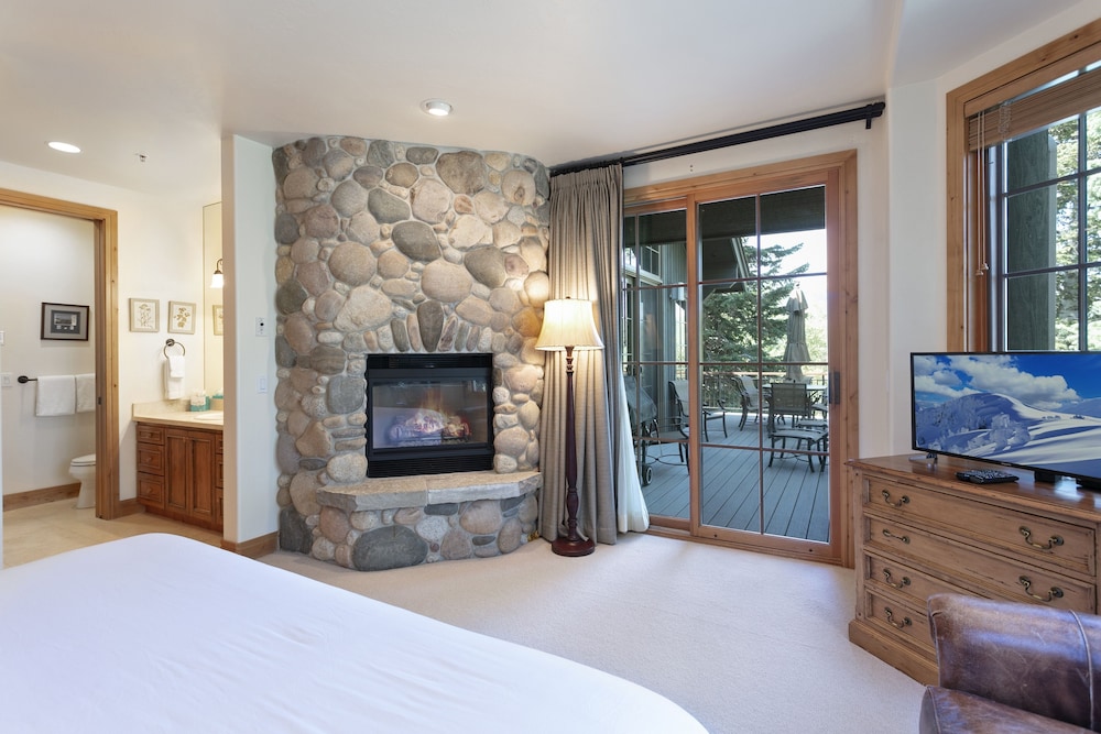 Bellemont Home at Deer Valley Resort - 6 Bedroom Home with Hot Tub #8 6 Home