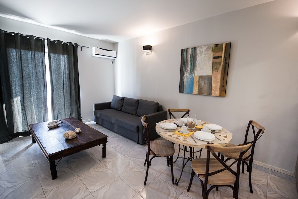 Regalo Apartments