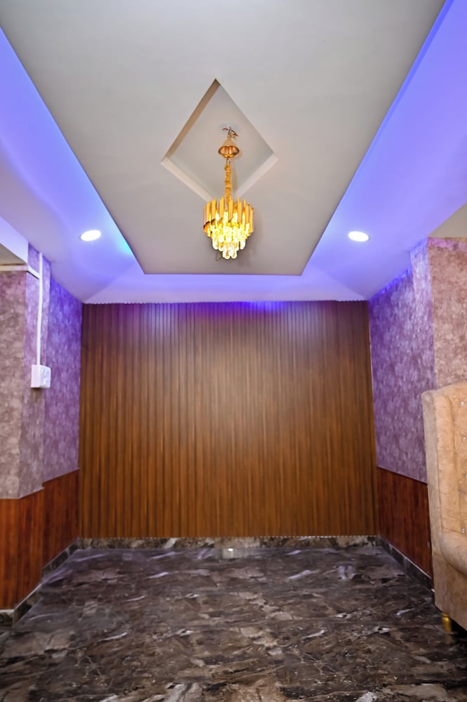 Holiday Inn Guest House