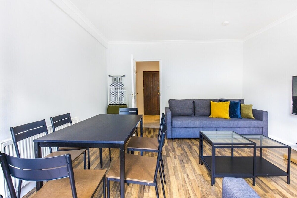 Fast Wifi Pet-friendly Sleeps 6