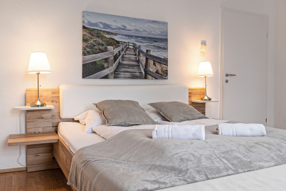 Bright 2BR Apt Perfect Long Stay