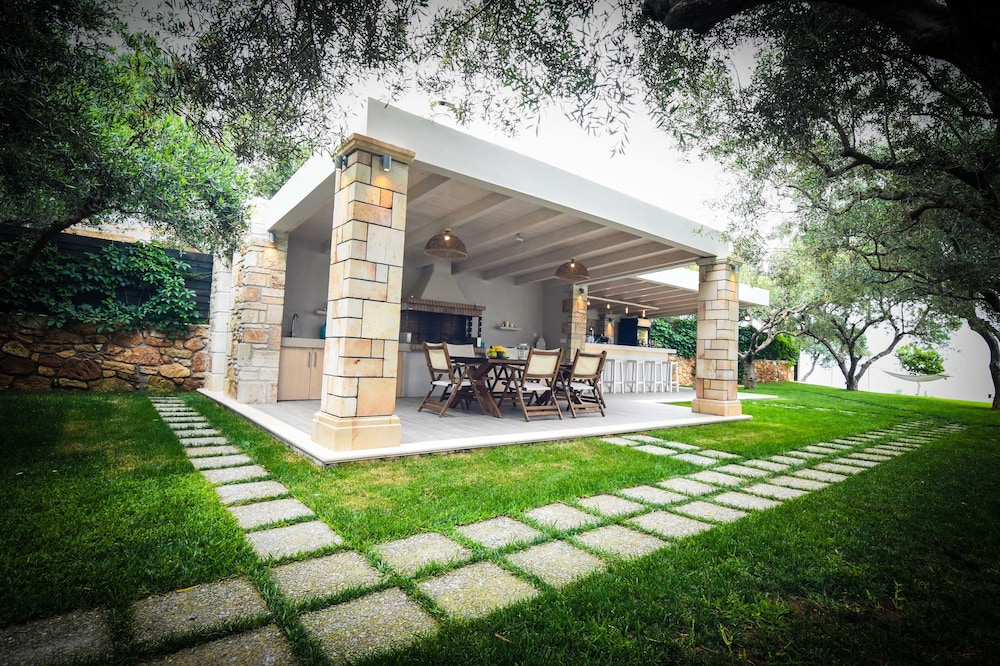 Artina Luxury Villa