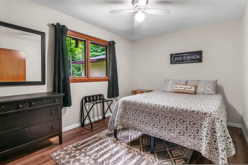 Lakeside Getaway pet Friendly