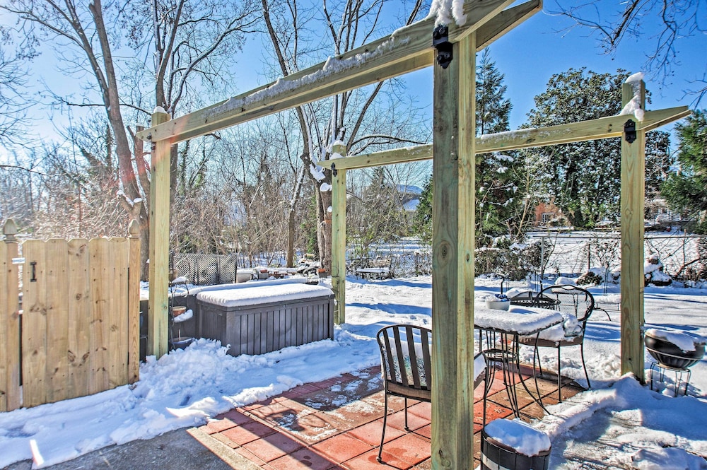 Charming Central Lynchburg Hideout w/ Patio! view 3