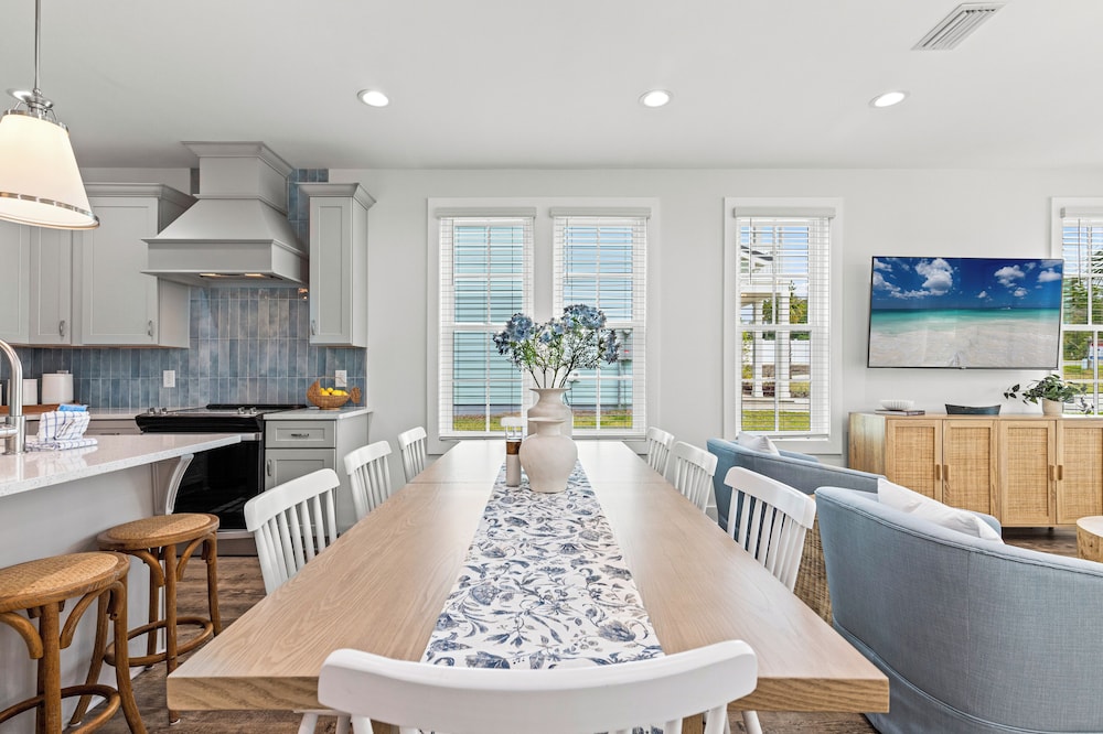 Spacious 6BR Beach Home Sleeps 15 Relax & Reconnect at Coastal Breeze