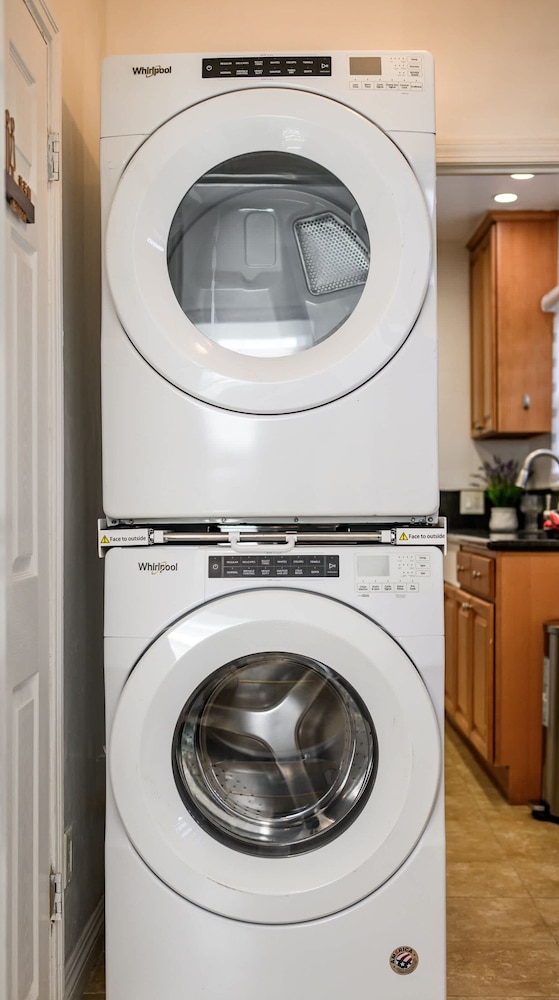 Cozy Home Near LA With Full Kitchen Laundry