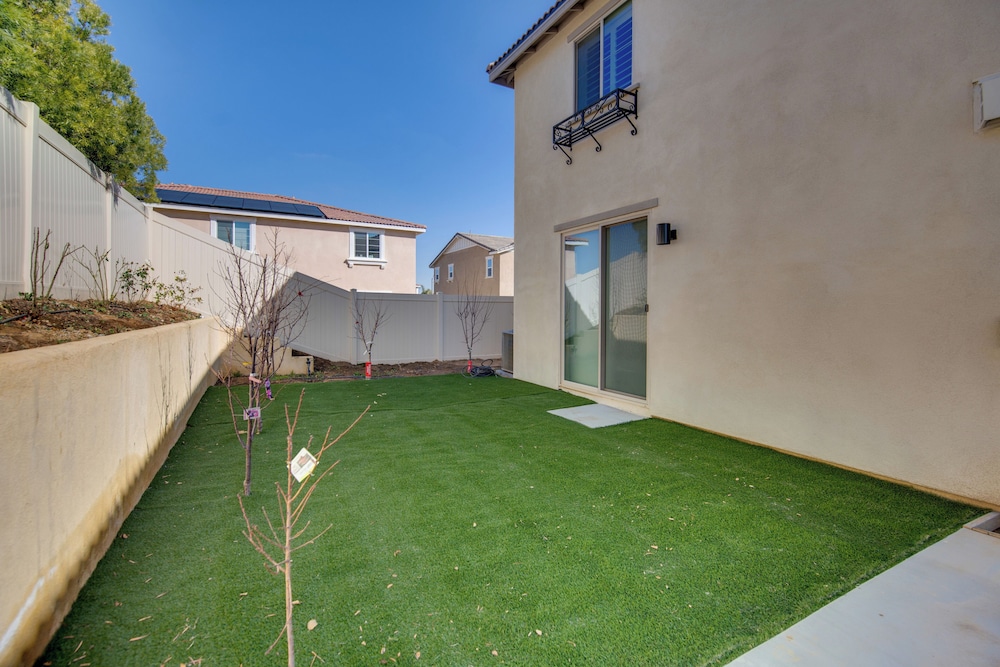 1 Mi to Heritage Lake Park: Duplex w/ Patio!