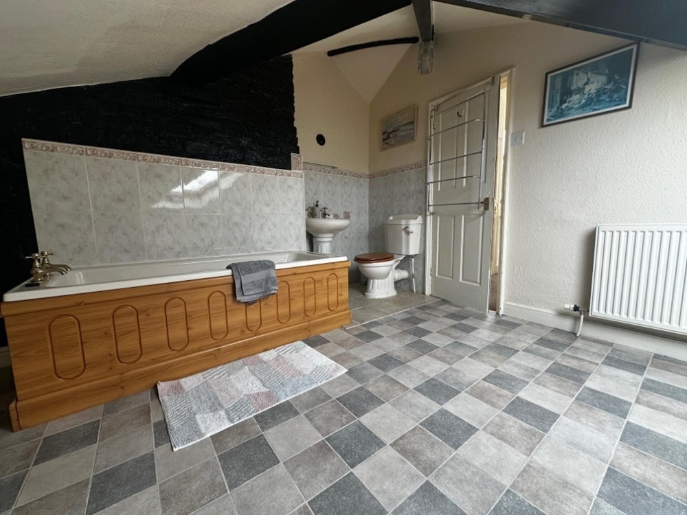 4-beds, Sleeps 8, Sea View & Pet Friendly
