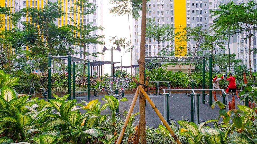 Cozy Stay Studio at Springlake Summarecon Bekasi Apartment