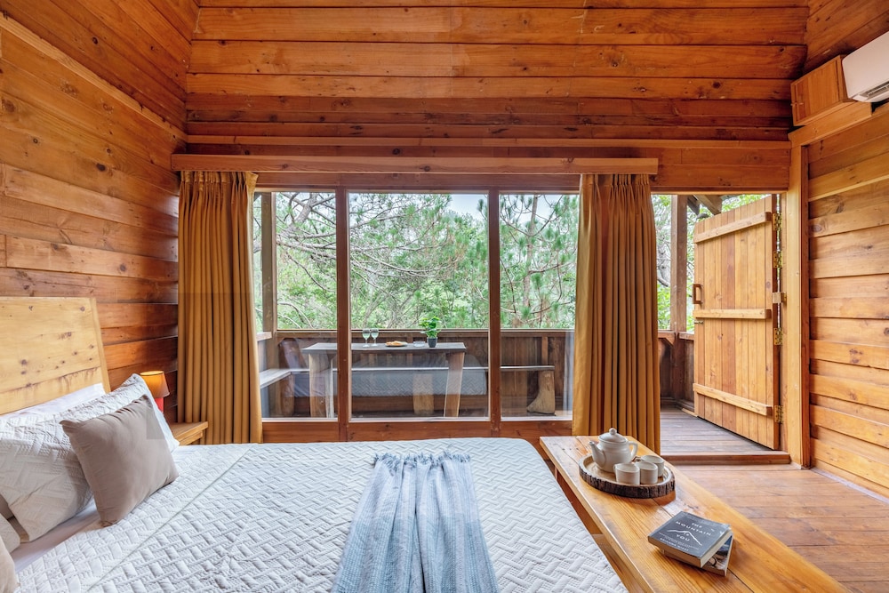 Alaya Stays Suro Woodcrest Chalet