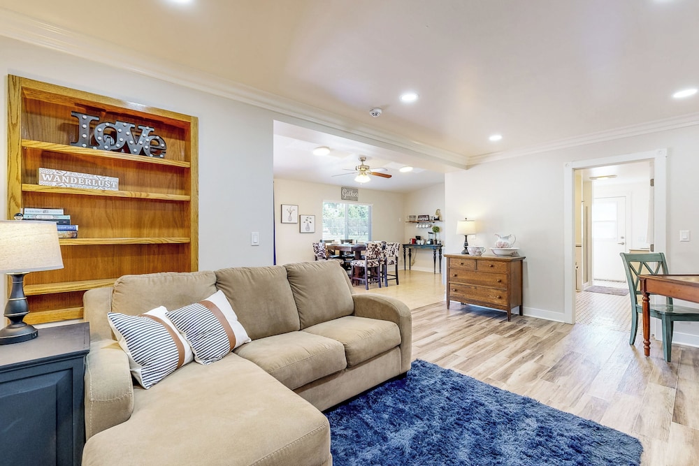 Two Dog-friendly Home, Close to Wine Country