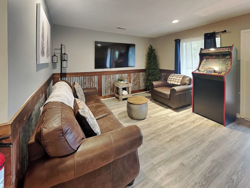 Hilltop Hideaway by Jackson Mountain Rentals