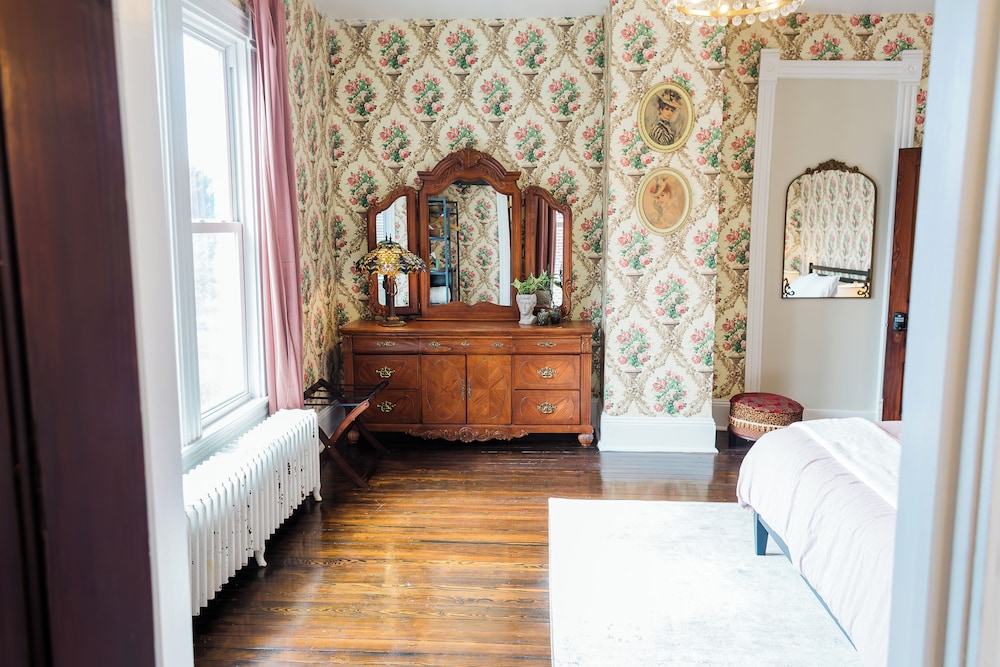 Blue Ridge Abbey Bed & Breakfast