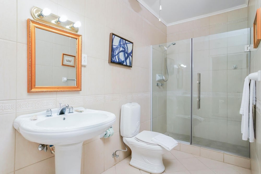 Tranquil 2BR 2BA in Gated Community Great Location