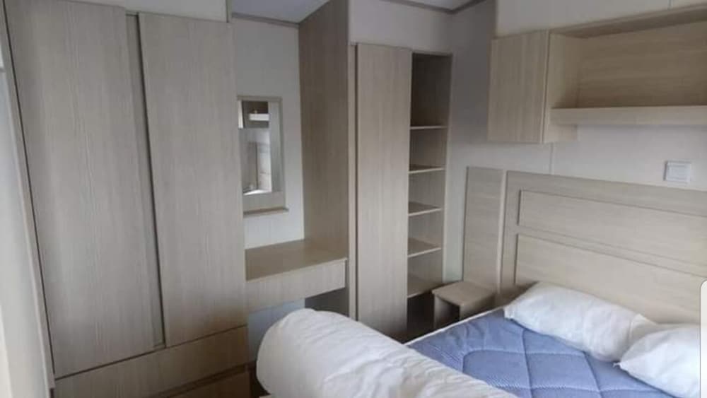 Lovely Multiple dog Friendly Caravan Rhyl view 5