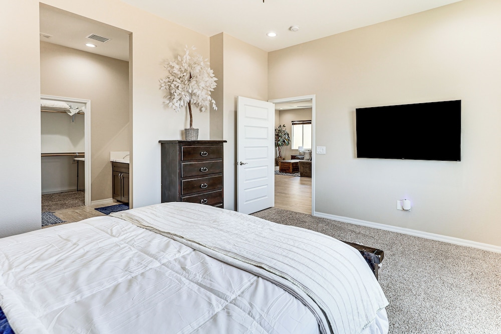 3 Mi to Colorado River: New-build Family Home!