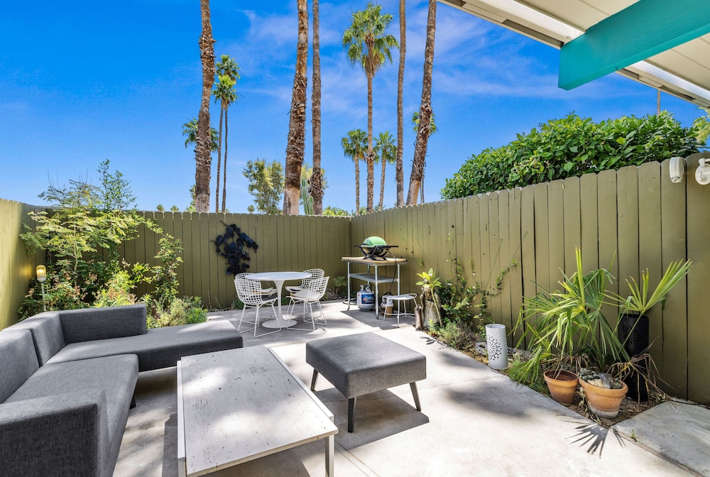 1957 Modern Hideaway