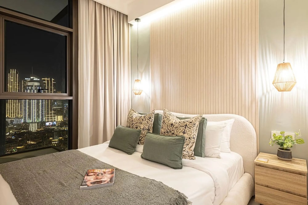 Burj Crown Lux Apartment by Dubai Mall